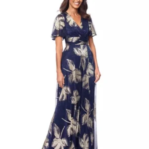 Vestido de mujer con mangas onduladas y arrugadas