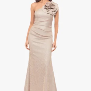 Vestido pequeño "Phoebe" Galaxy de punto con un hombro al descubierto y flores hasta el suelo